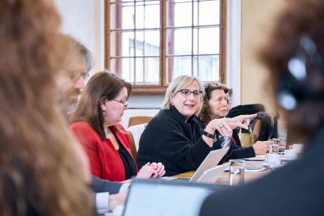 The joint meeting of the Management Committee and Academic Council was opened by the Rector of Charles University, Milena Králíčková (on the left), and moderated by Antonella Baldi (on the right), Vice-Rector for Internationalization at the University of Milan, which currently holds the 4EU+ presidency.